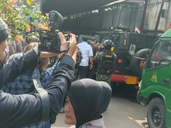 Naik Rantis Brimob, Ferdy Sambo Tiba di PN Jaksel untuk Sidang Perdana