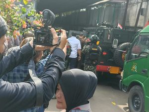 Berkemeja Batik, Ferdy Sambo Tiba di PN Jaksel untuk Sidang Perdana Berkemeja Batik, Ferdy Sambo Tiba di PN Jaksel untuk Sidang Perdana