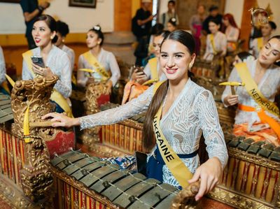 Penampilan Menawan Miss Grand International 2022 Berkebaya di Bali