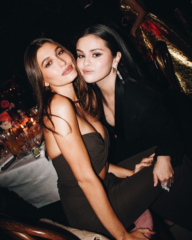 Gaya Selena Gomez di Academy Museum Gala