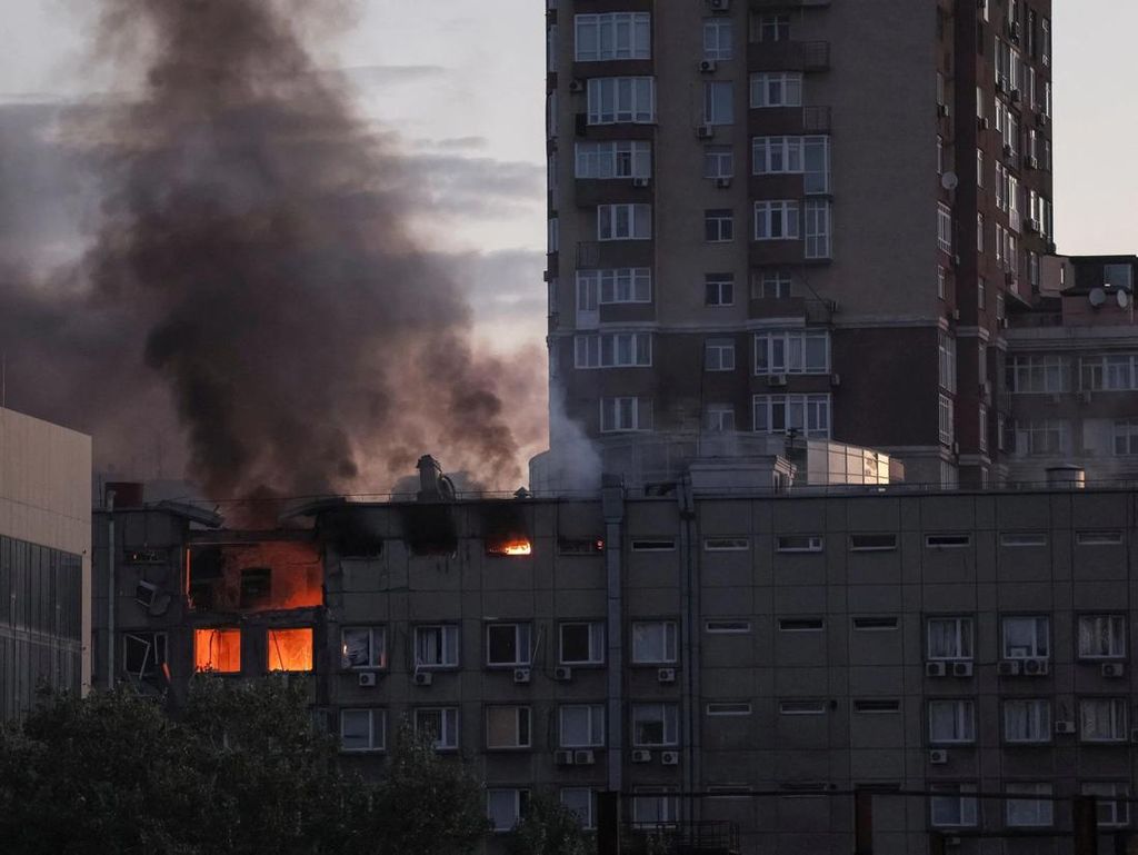 Rusia Gempur Kiev dengan Serangkaian Serangan Udara