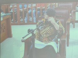 Ferdy Sambo Tertunduk Pegang Dahi Saat Dengar Dakwaan Rintangi Penyidikan