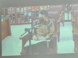 Gerak-gerik Ferdy Sambo Saat Dengar Isi Dakwaan di Sidang Perdana