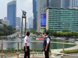 Melihat Lagi Halte TransJakarta HI yang Keren tapi Atapnya Bocor