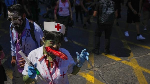 Hii Ngeri.. Ada Zombie Berkeliaran di Jalanan Chile