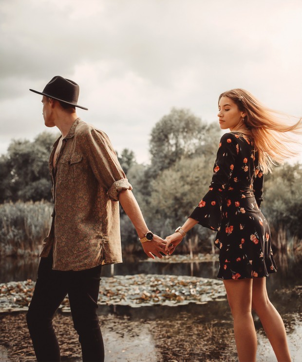 Jika kamu ingin berpasangan dengan pria Libra, kamu harus menyeimbanginya dengan memperhatikan gaya berpakaianmu /Foto: unsplash.com/vitaelondon