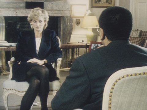 interview putri diana Martin Bashir interviews Princess Diana in Kensington Palace for the television program Panorama. (Photo by © Pool Photograph/Corbis/Corbis via Getty Images)