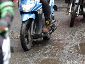 Jalan Rusak di Balongan Indramayu Akan Diperbaiki