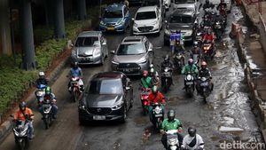 Jalan HR Rasuna Said Kembali Rusak