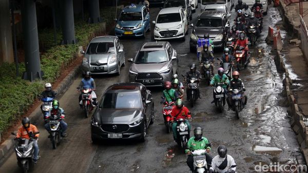 Jalan HR Rasuna Said Kembali Rusak