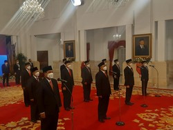 Jokowi Lantik Anggota Dewas dan Badan Pelaksana BPKH 2022-2027