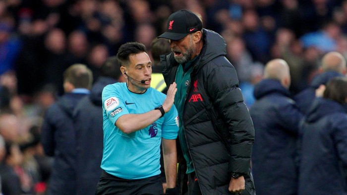 Liverpool manager Jurgen Klopp speaks with the official during the Premier League match at Anfield, Liverpool. Picture date: Sunday October 16, 2022. (Photo by Peter Byrne/PA Images via Getty Images)