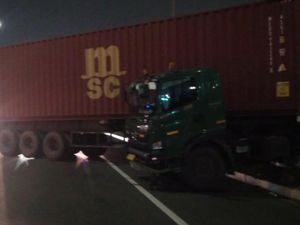 Kontainer Melintang di Tol Jakarta-Tangerang, Lalin Macet 2 Km