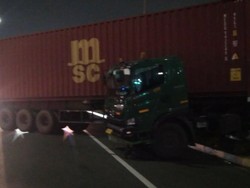 Kontainer Melintang di Tol Jakarta-Tangerang, Lalin Macet 2 Km