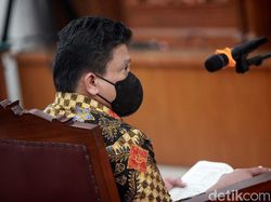 Urusan Sarung Tangan Sambo Bikin Riuh Persidangan
