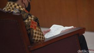 Ketika Ferdy Sambo Membuka Buku Hitam yang Selalu Dibawanya