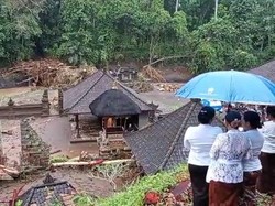 Tukad Yeh Sungi Tabanan Meluap, Pura Pucak Manik Toya Terendam