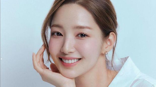 Kulit sehat dan glowing Park Min Young /Foto: allkpop.com