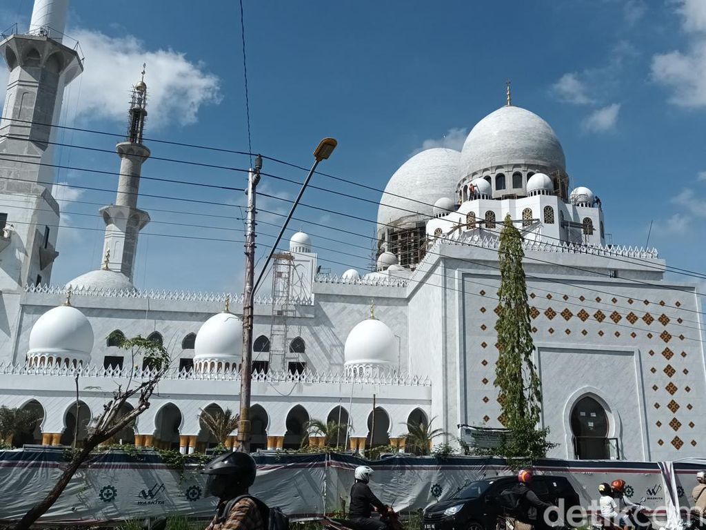 Gibran Tegaskan Proyek Masjid Raya Sheikh Zayed Tak Gusur Gereja-Rumah