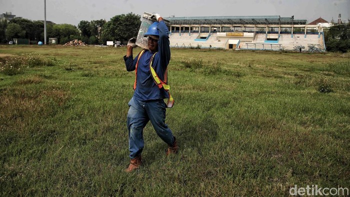 Menanti Wajah Baru Stadion Tugu Jakarta Utara Revitalisasi Stadion Sepak Bola Tugu di Jakarta Utara tengan dilakukan. Stadion yang berusia 35 tahun itu bakal dipermak mengikuti standar FIFA.