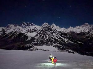 Korban Longsoran Salju di Himalaya Diperkirakan Tambah Jadi 7 Pendaki