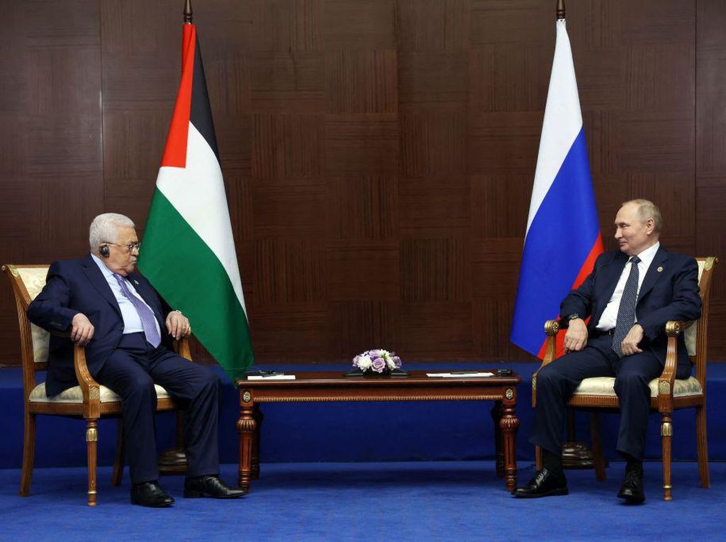 Momen Hangat Pertemuan Putin dan Presiden Palestina