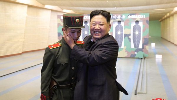 Muka Tegang Calon Prajurit Korut Saat Dikunjungi Kim Jong Un