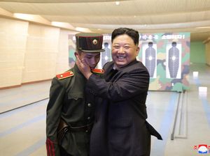 Muka Tegang Calon Prajurit Korut Saat Dikunjungi Kim Jong Un