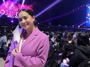 7 Gaya Nagita Slavina Nonton Konser BLACKPINK di Korea, Nangis Lihat JiSoo