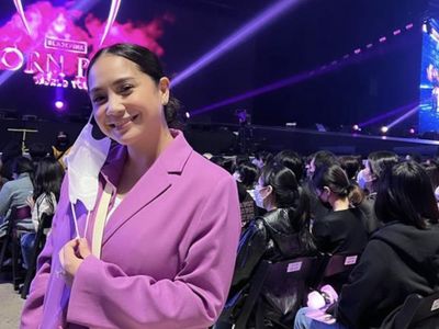 7 Gaya Nagita Slavina Nonton Konser BLACKPINK di Korea, Nangis Lihat JiSoo