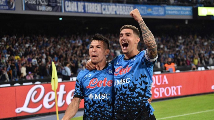 NAPLES, ITALY - OCTOBER 16: Hirving Lozano of Napoli celebrates after scoring the first goal  of Napoli during the Serie A match between SSC Napoli and Bologna FC at Stadio Diego Armando Maradona on October 16, 2022 in Naples, Italy. (Photo by SSC NAPOLI/SSC NAPOLI via Getty Images)
