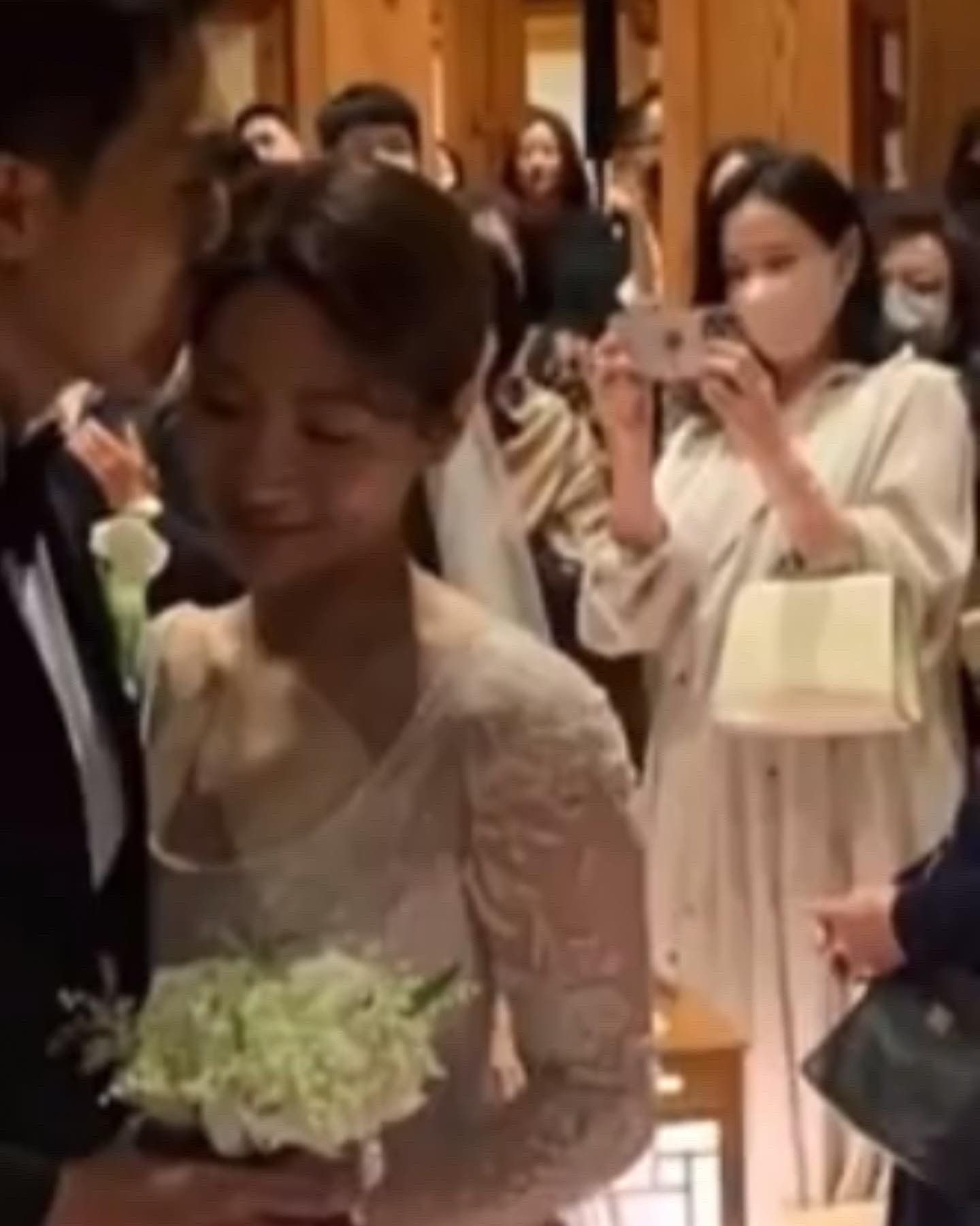 Penampilan terbaru Son Ye Jin dengan perut besar