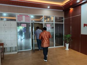 Nikita Mirzani Dicekal ke Luar Negeri, Pengacara Datangi Polresta Serang Nikita Mirzani Dicekal ke Luar Negeri, Pengacara Datangi Polresta Serang