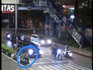Pemobil di Kota Malang Ditodong Cutter Pengamen gegara Tak Beri Uang Pemobil di Kota Malang Ditodong Cutter Pengamen gegara Tak Beri Uang