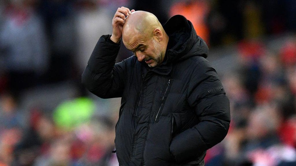 Pep Guardiola ngaku jadi sasaran lemparan koin oleh suporter di Anfield (Foto: AFP via Getty Images/OLI SCARFF)