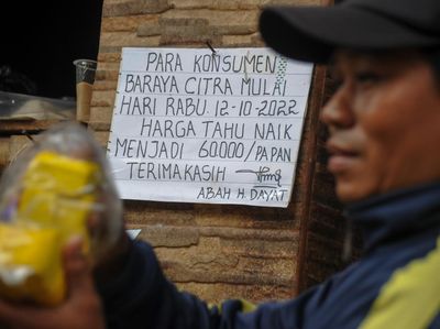 Perajin Tahu dan Tempe Naikkan Harga Imbas Kedelai Meroket