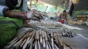 Intip Pembuatan Petasan Menjelang Festival Hindu Diwali di India