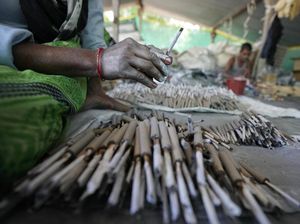 Intip Pembuatan Petasan Menjelang Festival Hindu Diwali di India