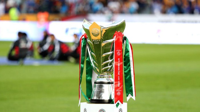 The AFC Asian Cup trophy is pictured during the 2019 AFC Asian Cup final football match between Japan and Qatar at the Zayed Sports City Stadium in Abu Dhabi on February 1, 2019. (Photo by Karim Sahib / AFP)        (Photo credit should read KARIM SAHIB/AFP via Getty Images)