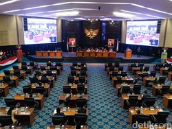 Cinta Mega Main Game di Ruang Paripurna, PDIP DKI: Sangat Tidak Etis