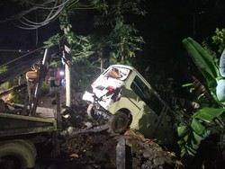 Detik-detik Mobil Bule Rusia Terjun ke Jurang 20 Meter di Buleleng