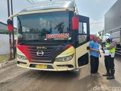 Sepekan 15 Bus Ditilang Polisi gegara Lawan Arah di Duduksampeyan Gresik