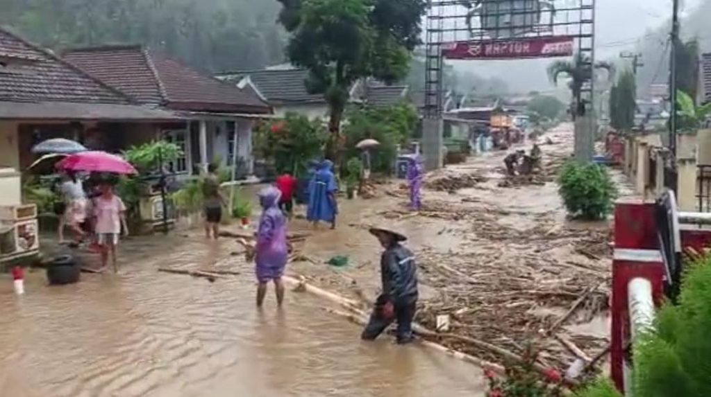 Potret Banjir Bandang di Pujiharjo Malang Potret Banjir Bandang di Pujiharjo Malang