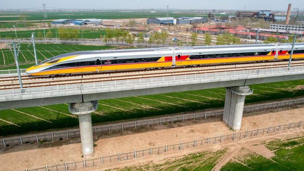 Potret Kereta Cepat Jakarta-Bandung Saat Diuji Coba di China