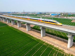 Kereta Cepat Jakarta-Surabaya Mau Dibangun, KCIC: Kita Fokus JKT-BDG Dulu Kereta Cepat Jakarta-Surabaya Mau Dibangun, KCIC: Kita Fokus JKT-BDG Dulu
