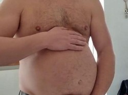 Pria Ini Jadi Kontroversi Bikin Konten Pura-pura Hamill