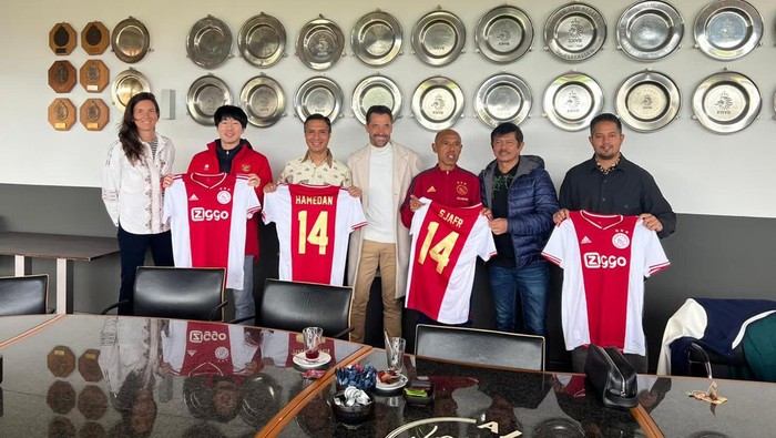 PSSI bertemu Ajax untuk menjajaki kerja sama.