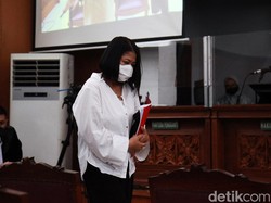 Pengacara Bantah Putri Candrawathi Bercanda di Sidang: Itu Respons Spontan