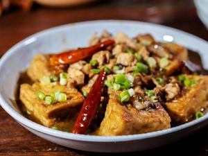 Resep Tumis Tofu ala Szechuan yang Gurih Lembut untuk Makan Siang Resep Tumis Tofu ala Szechuan yang Gurih Lembut untuk Makan Siang