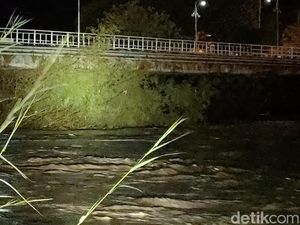 Debit Sungai Brantas Zona Merah, Kota Kediri Siaga Banjir! Debit Sungai Brantas Zona Merah, Kota Kediri Siaga Banjir!